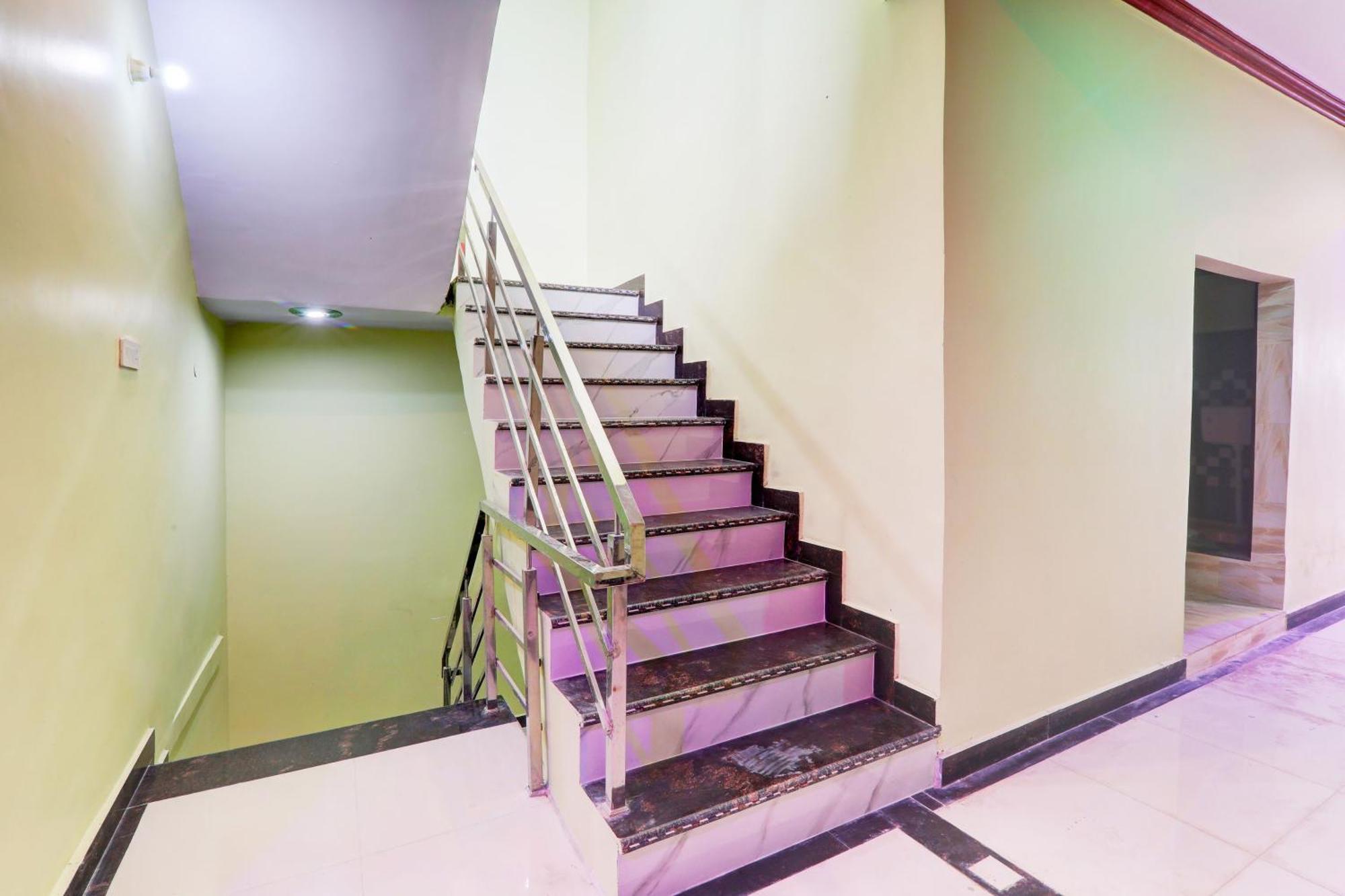 Hotel O Mandakini Galaxy Hotel カーンプル エクステリア 写真